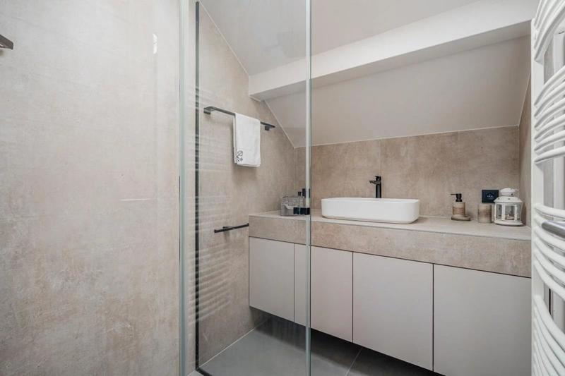 Propriété - 393 m² - 12 pièces