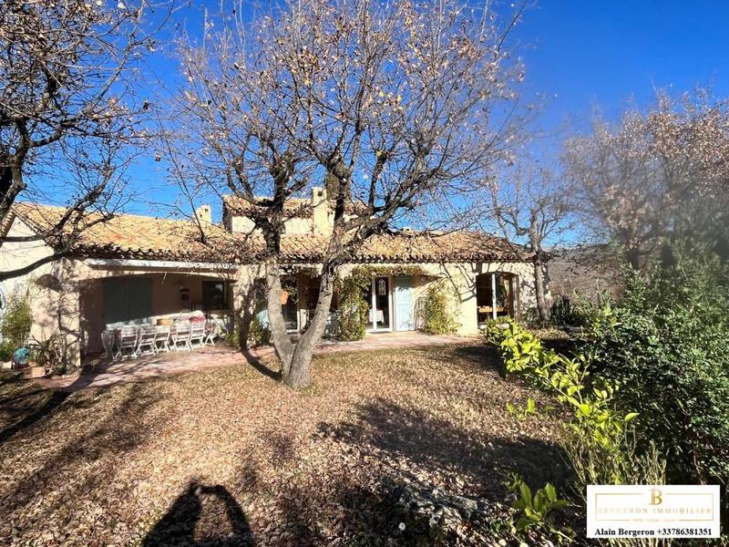 Maison traditionnelle - 157 m² - 6 pièces