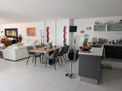 Maison traditionnelle - 196 m² - 5 pièces