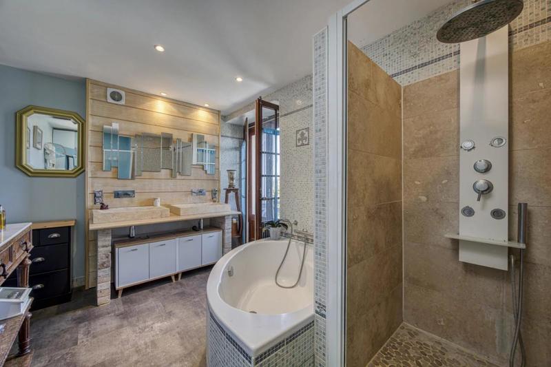 Maison - 251 m² - 10 pièces