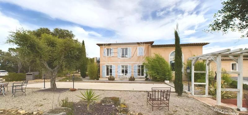 Maison - 290 m² - 8 pièces