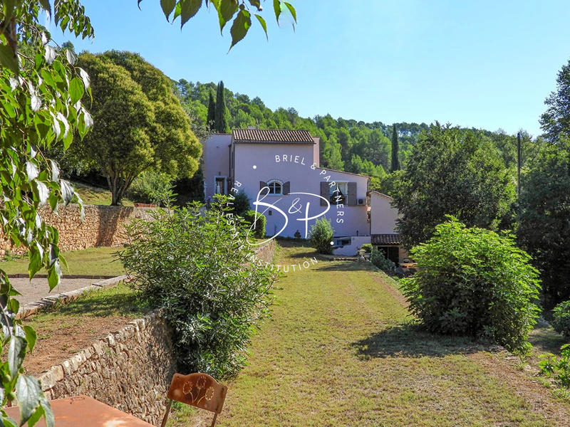 Maison - 272 m² - 9 pièces