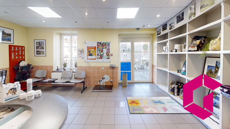 Local commercial - 143 m² - 4 pièces