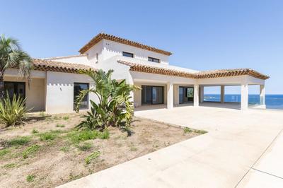 Villa - 453 m² - 10 pièces