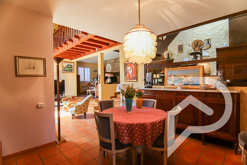 Maison - 208 m² - 7 pièces