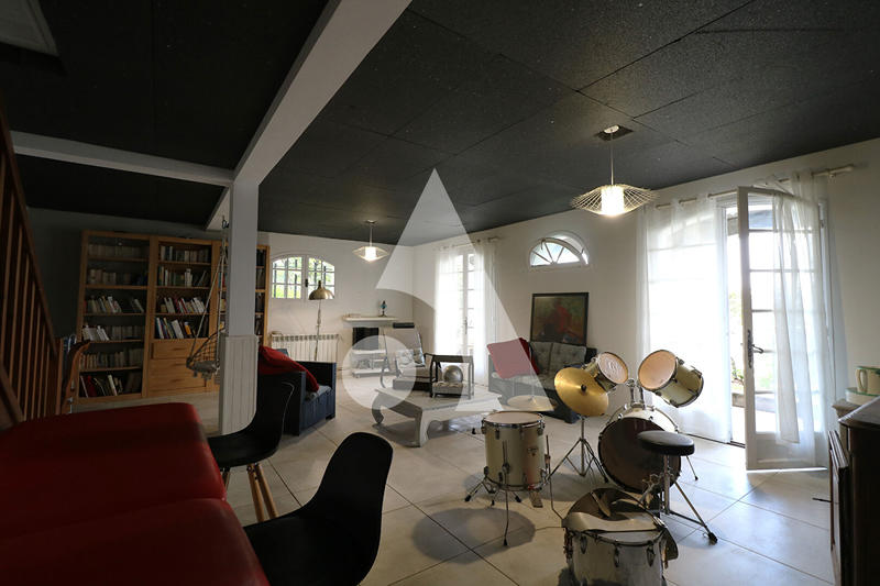 Maison - 219 m² - 7 pièces