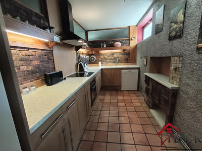 Maison - 270 m² - 9 pièces