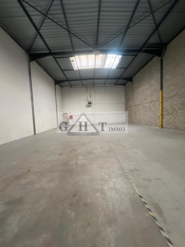 Entrepôt - 559 m²