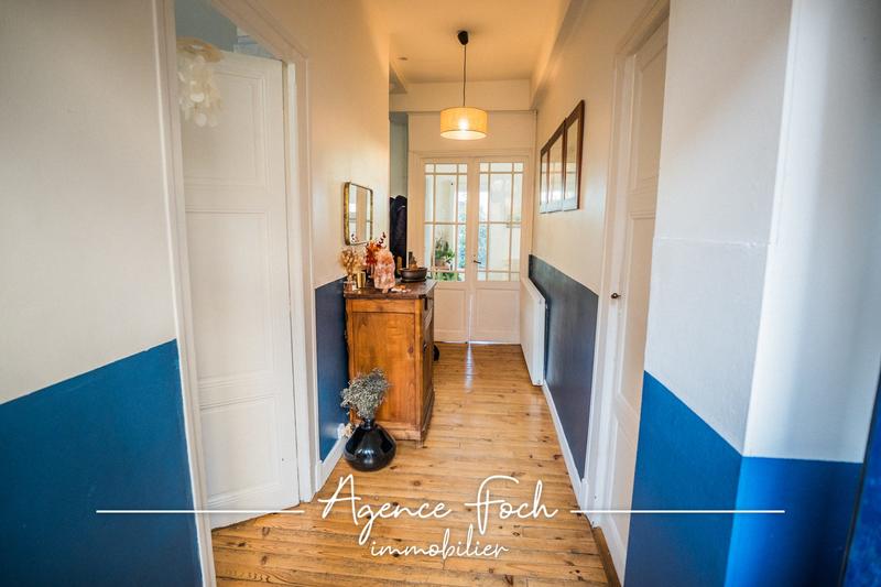 Maison - 210 m² - 6 pièces