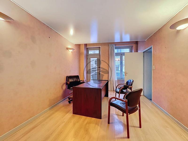 Immeuble - 131 m² - 9 pièces