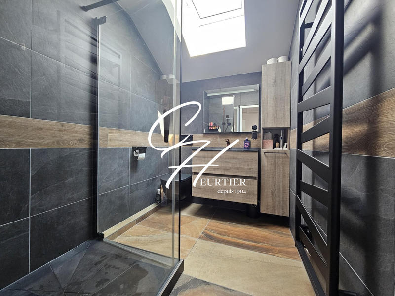 Maison - 224 m² - 9 pièces