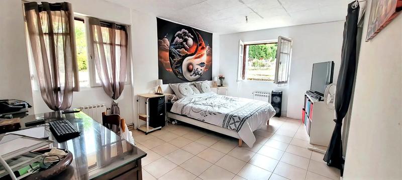 Maison - 230 m² - 14 pièces