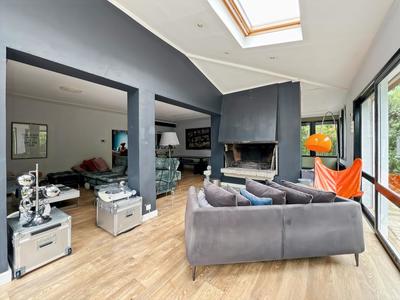 Maison - 205 m² - 7 pièces