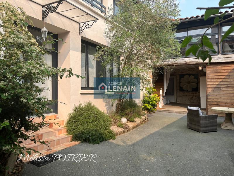 Maison - 373 m² - 20 pièces