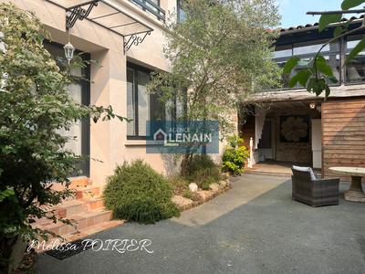 Maison - 373 m² - 20 pièces