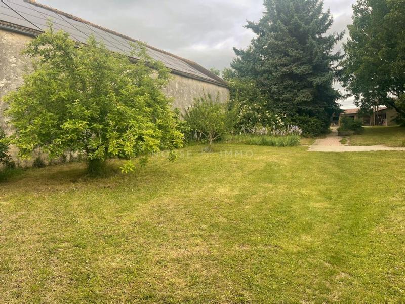 Maison - 360 m² - 8 pièces