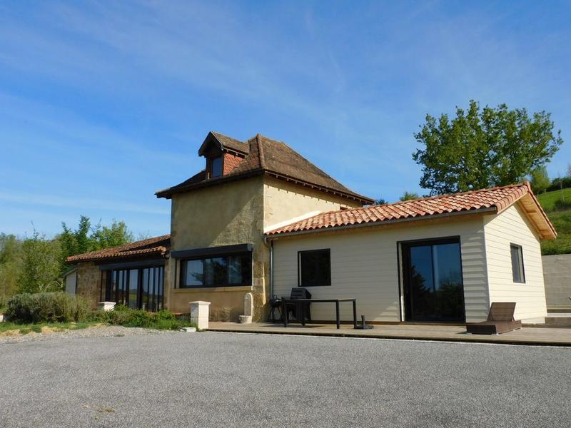 Propriété - 936 m² - 23 pièces