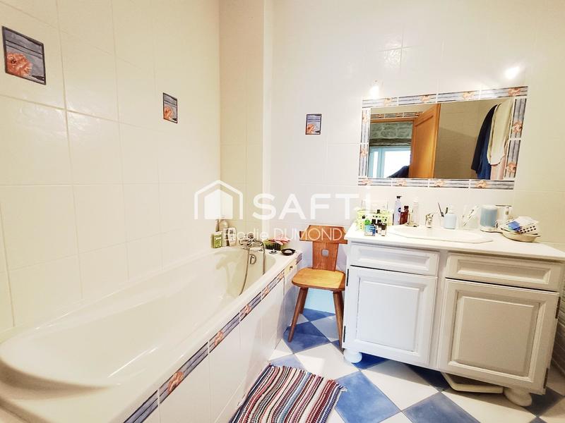 Maison - 250 m² - 8 pièces