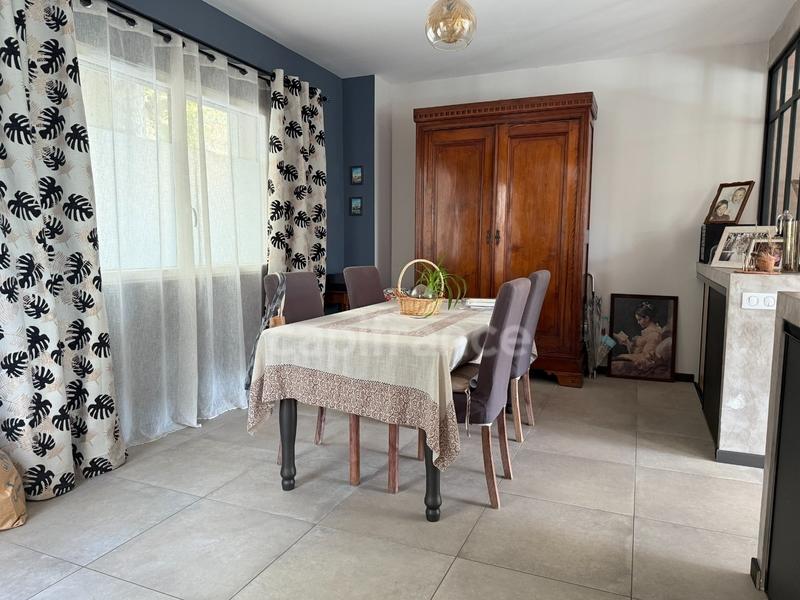 Maison - 204 m² - 7 pièces