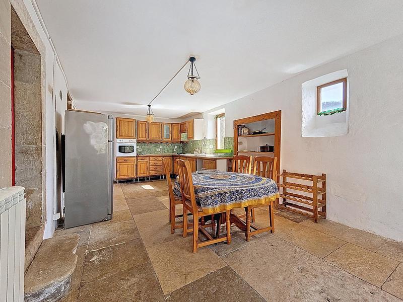 Maison de village - 300 m² - 18 pièces