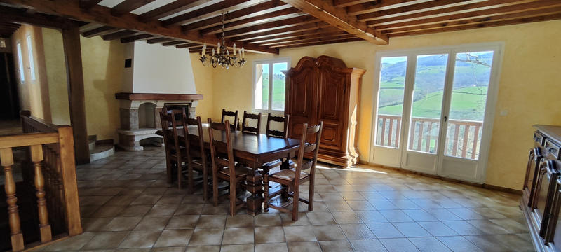 Maison - 275 m² - 12 pièces