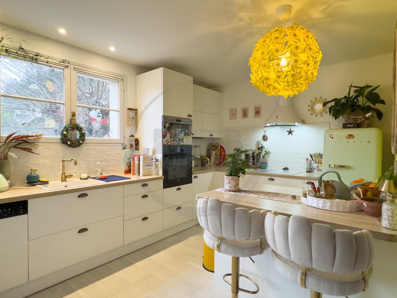 Maison - 211 m² - 7 pièces