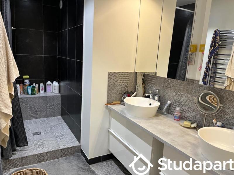 Chambre - 80 m² - 1 pièce