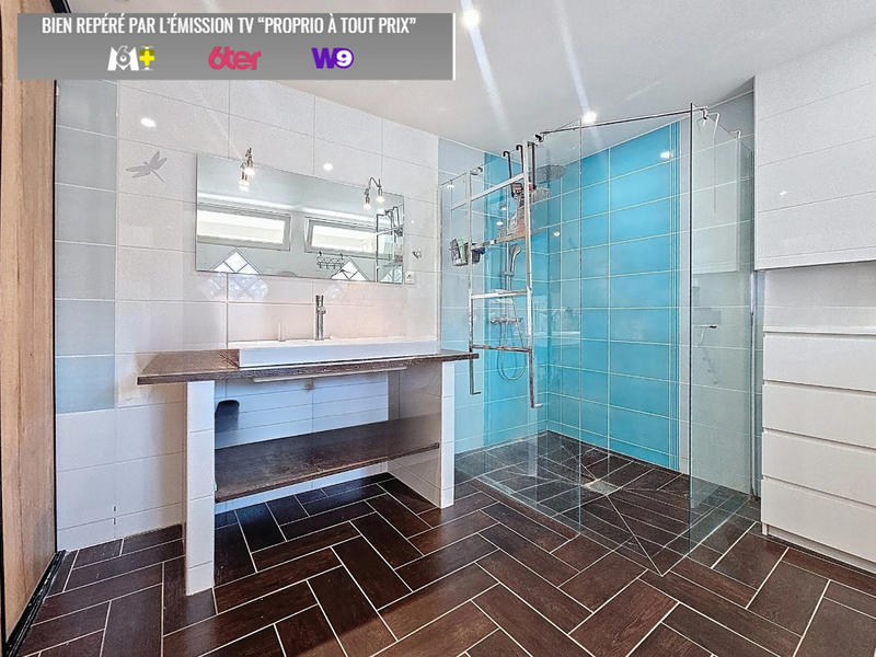 Maison - 250 m² - 9 pièces