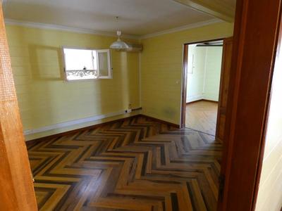 Maison - 218 m² - 9 pièces