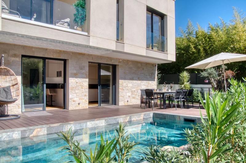 Villa - 260 m² - 8 pièces