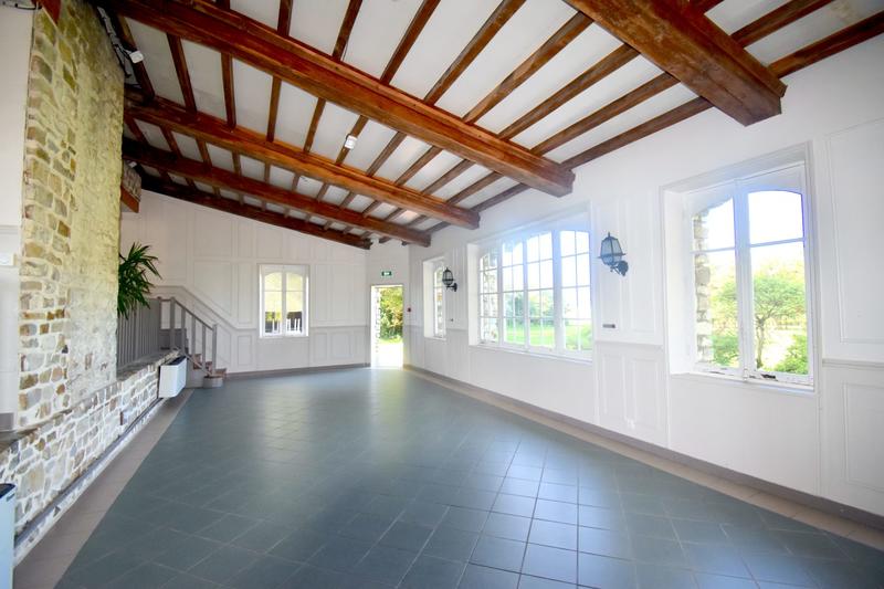Maison - 1 700 m² - 75 pièces