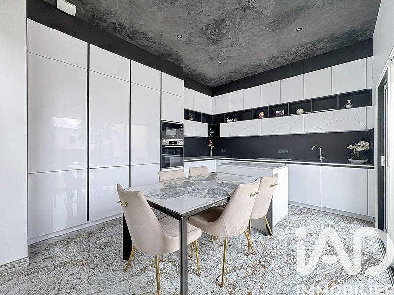 Maison - 147 m² - 5 pièces