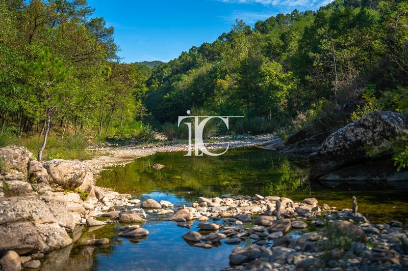 Maison - 379 m² - 19 pièces