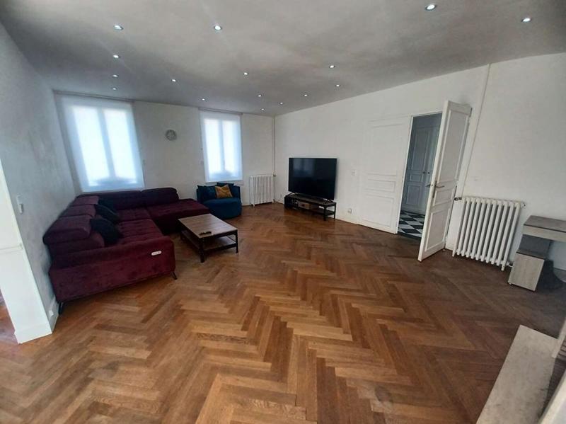 Propriété - 285 m² - 12 pièces