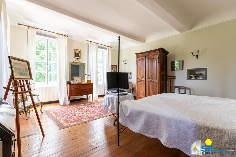 Propriété - 320 m² - 12 pièces