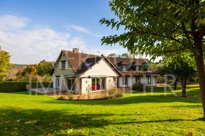 Maison traditionnelle - 270 m² - 8 pièces