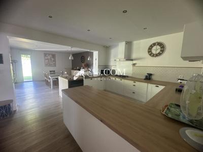 Pavillon - 140 m² - 8 pièces