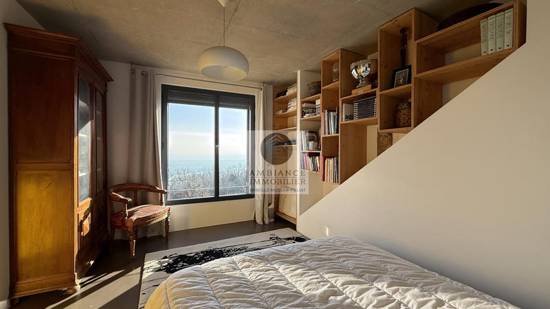 Maison - 241 m² - 8 pièces