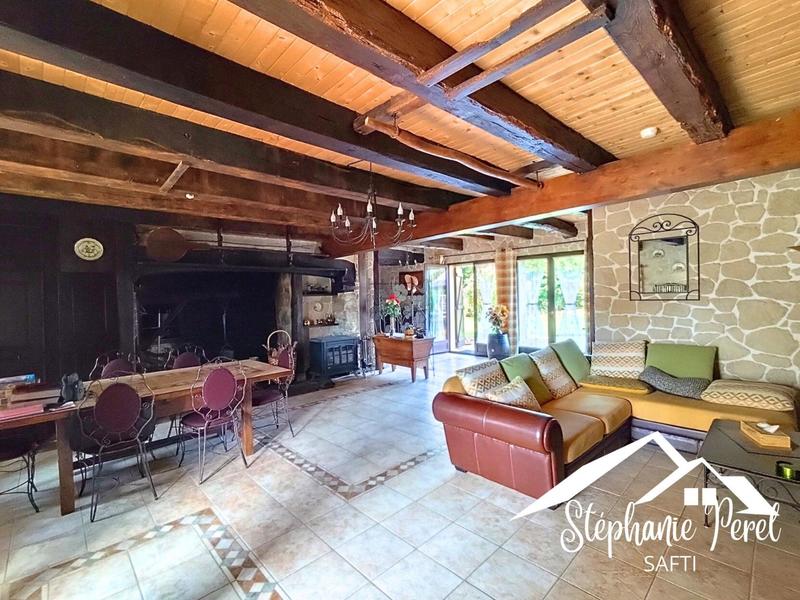 Maison - 210 m² - 6 pièces