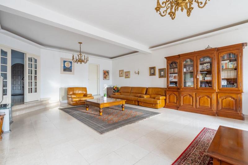 Maison - 245 m² - 6 pièces