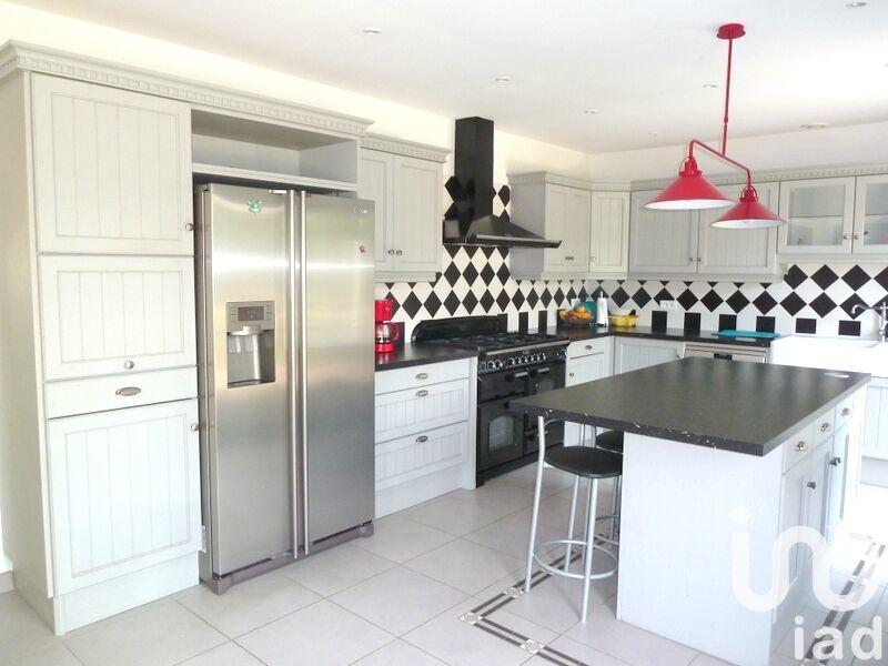 Maison - 220 m² - 6 pièces