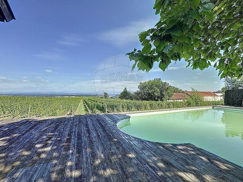 Maison - 230 m² - 8 pièces