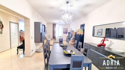 Maison - 225 m² - 8 pièces