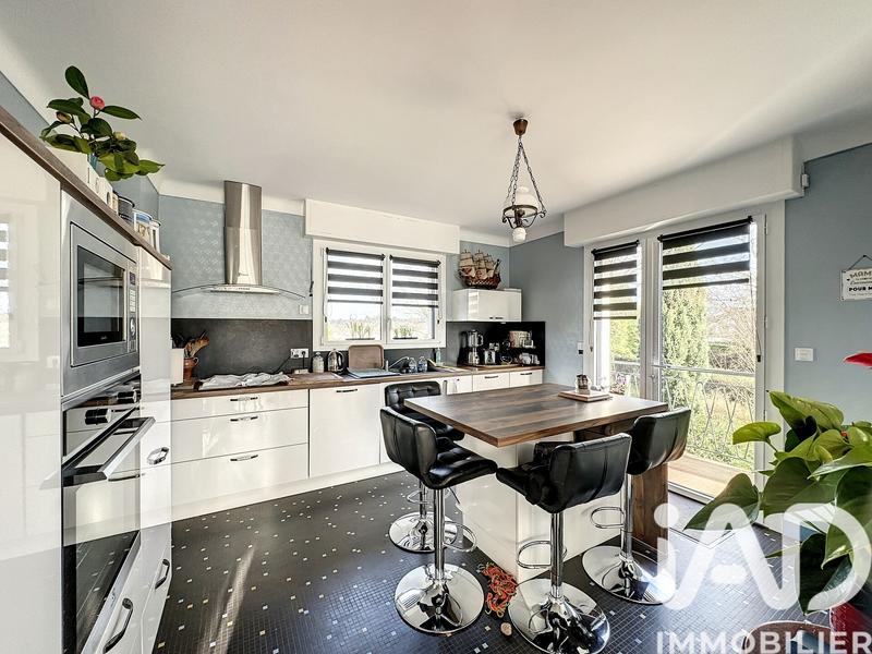 Maison - 140 m² - 8 pièces