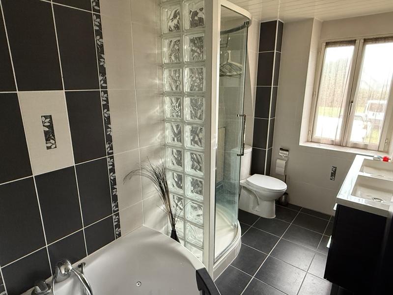 Maison - 220 m² - 8 pièces