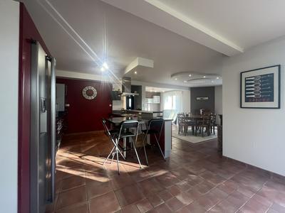 Maison - 159 m² - 7 pièces