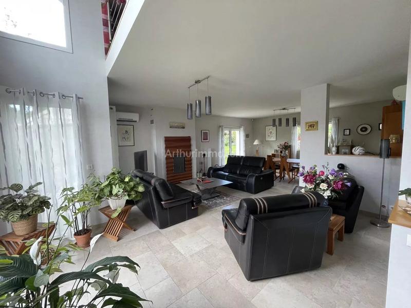 Maison - 210 m² - 8 pièces