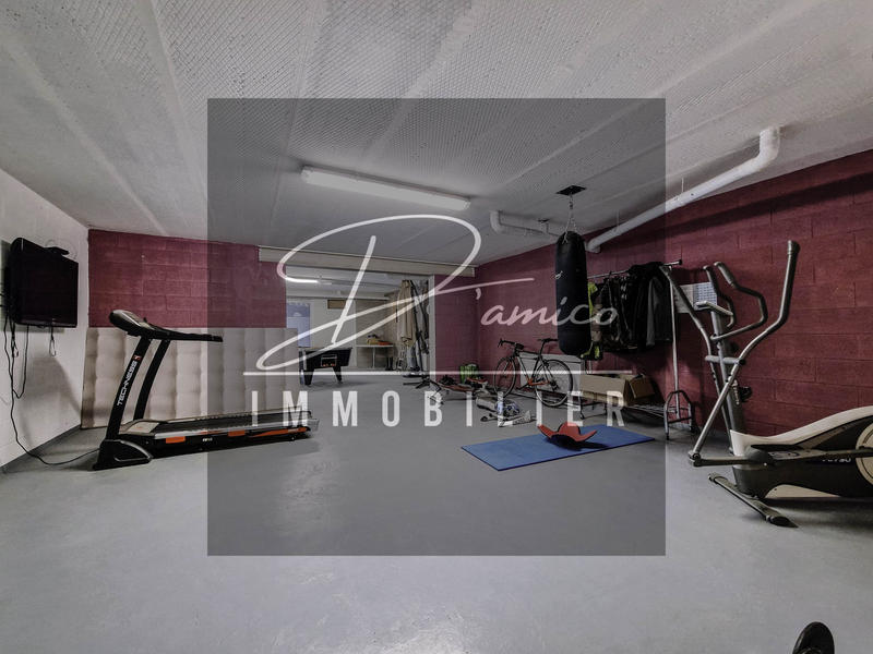 Maison - 214 m² - 10 pièces