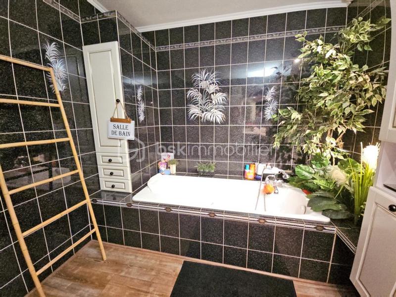 Maison - 205 m² - 7 pièces