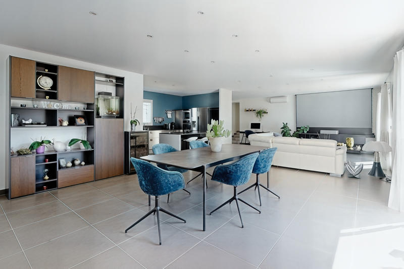 Maison - 210 m² - 5 pièces